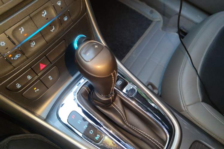 Used Chevrolet Malibu 2014 2.0L Automatic Luxury Edition Gear Lever
