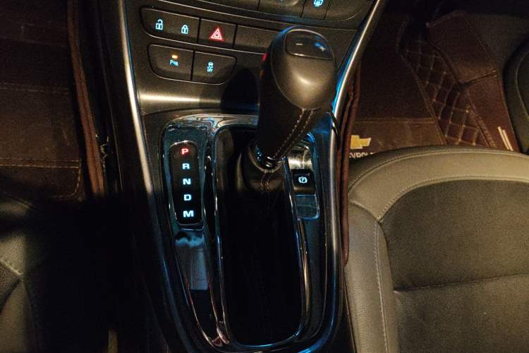 Used Chevrolet Malibu 2014 2.0L Automatic Luxury Edition Gear Lever