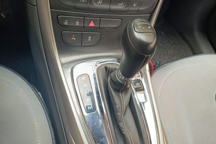 Used Chevrolet Malibu 2014 2.0L Automatic Luxury Edition Gear Lever