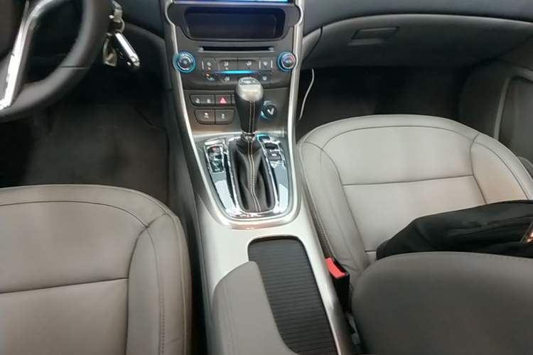 Used Chevrolet Malibu 2014 2.0L Automatic Luxury Edition Gear Lever