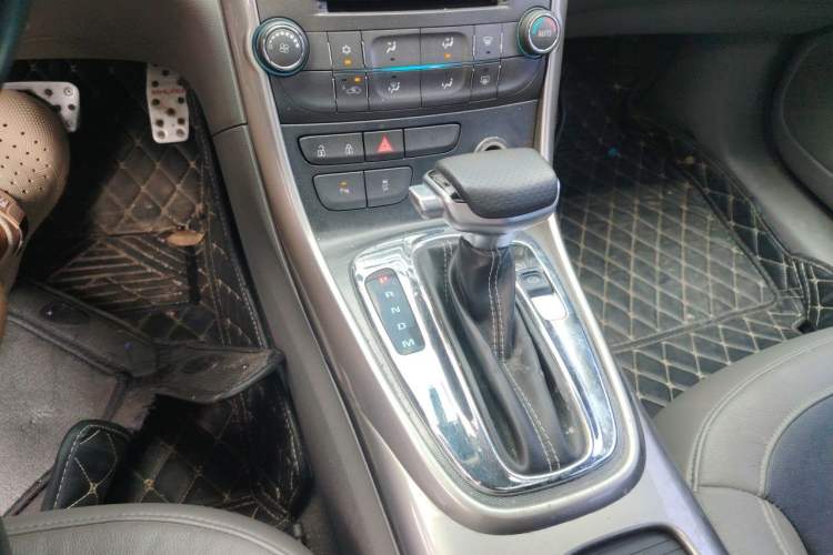 Used Chevrolet Malibu 2014 2.0L Automatic Luxury Edition Gear Lever