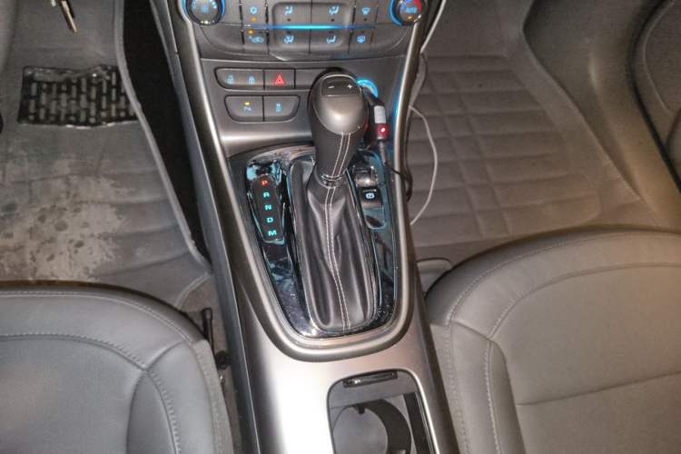 Used Chevrolet Malibu 2014 2.0L Automatic Luxury Edition Gear Lever