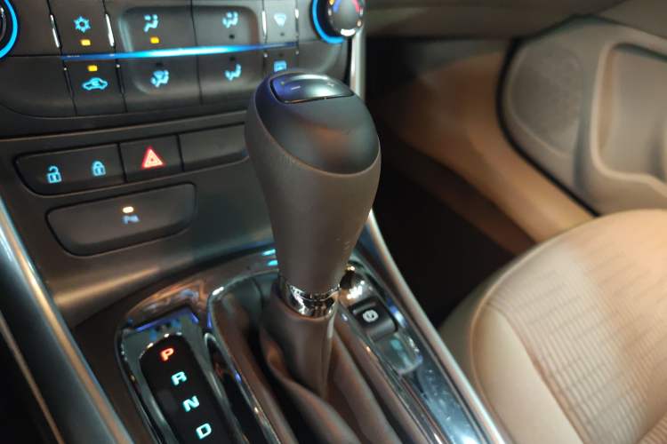Used Chevrolet Malibu 2014 2.0L Automatic Comfort Edition Gear Lever