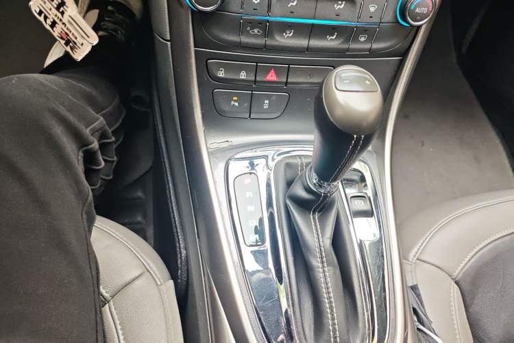 Used Chevrolet Malibu 2014 2.4L Automatic Luxury Edition Gear Lever