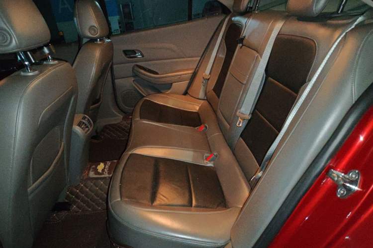 Used Chevrolet Malibu 2014 2.0L Automatic Luxury Edition Interior 4