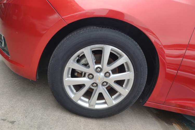 Used Chevrolet Malibu 2014 2.0L Automatic Luxury Edition Left Front Wheel Hub
