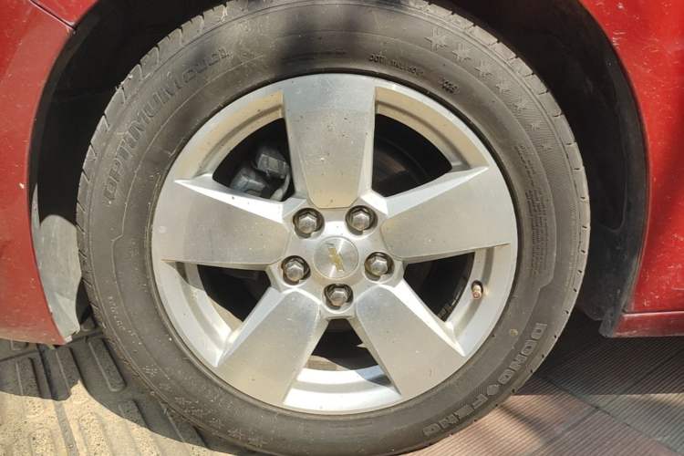 Used Chevrolet Malibu 2014 2.0L Automatic Comfort Edition Left Front Wheel Hub