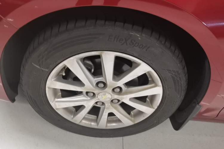 Used Chevrolet Malibu 2014 2.4L Automatic Luxury Edition Left Front Wheel Hub