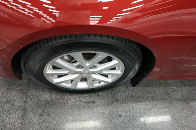 Used Chevrolet Malibu 2014 2.0L Automatic Luxury Edition Left Front Wheel Hub