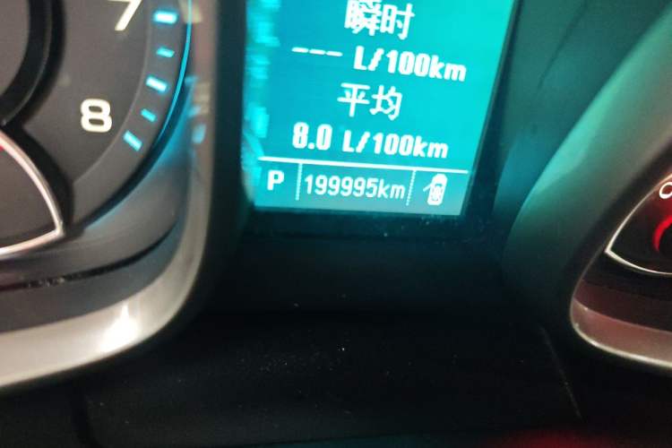 Used Chevrolet Malibu 2014 2.0L Automatic Luxury Edition Odometer Close Up