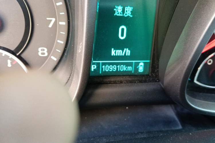Used Chevrolet Malibu 2014 2.0L Automatic Luxury Edition Odometer Close Up