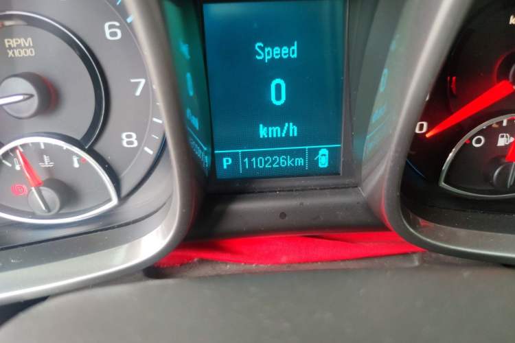 Used Chevrolet Malibu 2014 2.0L Automatic Comfort Edition Odometer Close Up