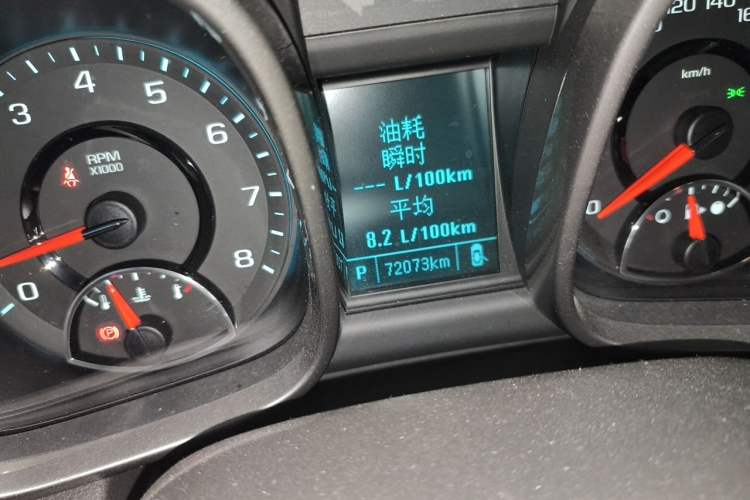 Used Chevrolet Malibu 2014 2.0L Automatic Comfort Edition Odometer Close Up