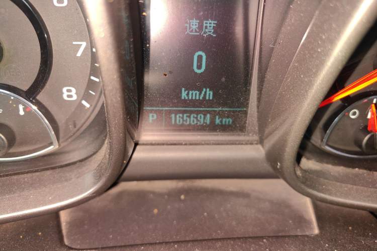 Used Chevrolet Malibu 2014 2.0L Automatic Luxury Edition Odometer Close Up
