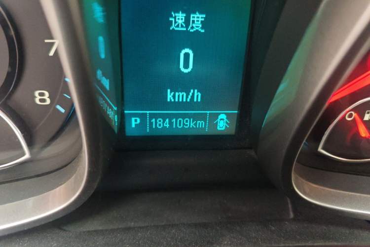 Used Chevrolet Malibu 2014 1.6T Automatic Comfort Edition Odometer Close Up