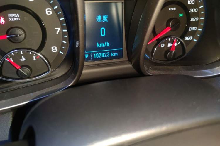 Used Chevrolet Malibu 2014 2.0L Automatic Luxury Edition Odometer Close Up
