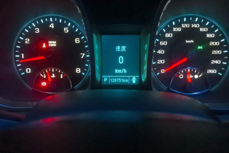 Used Chevrolet Malibu 2014 2.0L Automatic Comfort Edition Odometer Close Up