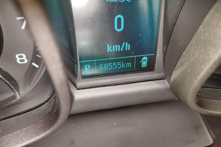 Used Chevrolet Malibu 2014 2.0L Automatic Luxury Edition Odometer Close Up