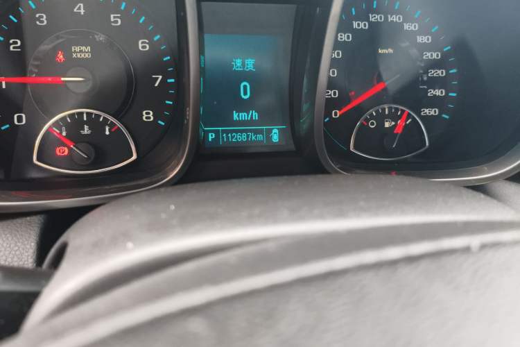 Used Chevrolet Malibu 2014 1.6T Automatic Comfort Edition Odometer Close Up