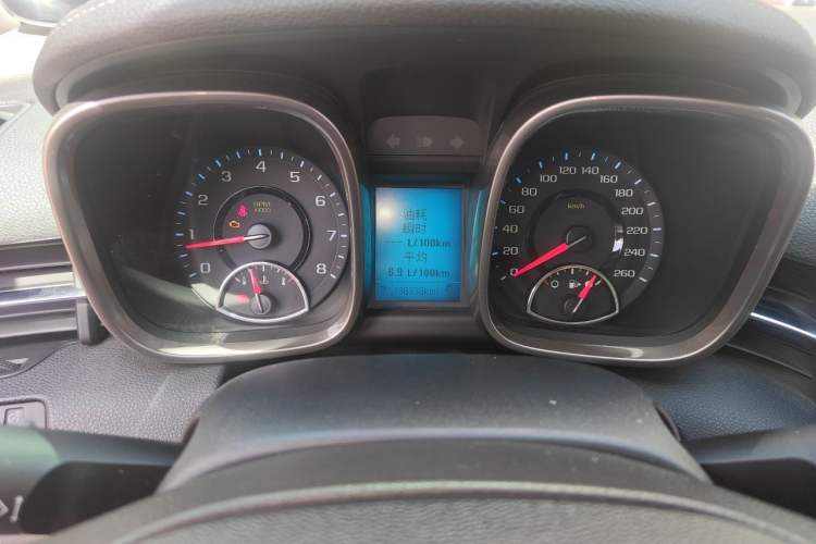Used Chevrolet Malibu 2014 2.0L Automatic Luxury Edition Odometer Close Up