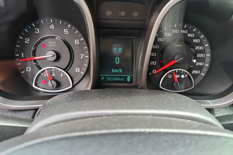 Used Chevrolet Malibu 2014 2.0L Automatic Luxury Edition Odometer Close Up