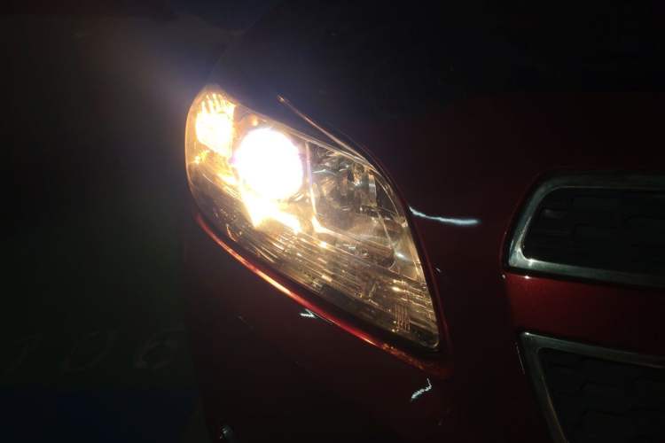 Used Chevrolet Malibu 2014 1.6T Automatic Comfort Edition Right Front Headlight