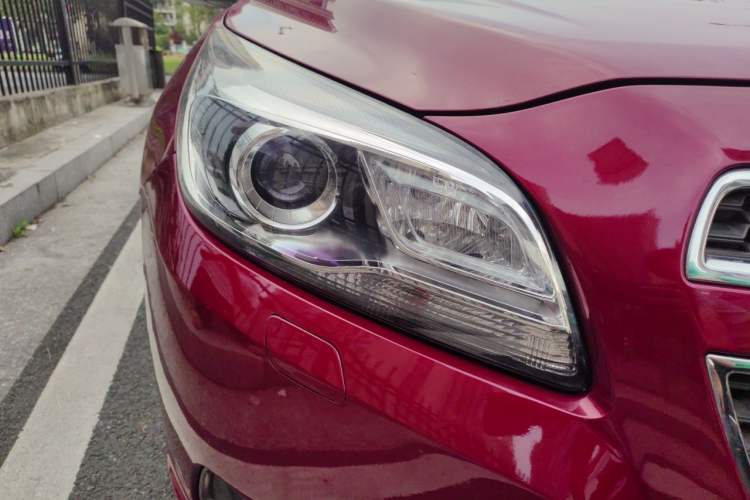 Used Chevrolet Malibu 2014 2.0L Automatic Luxury Edition Right Front Headlight