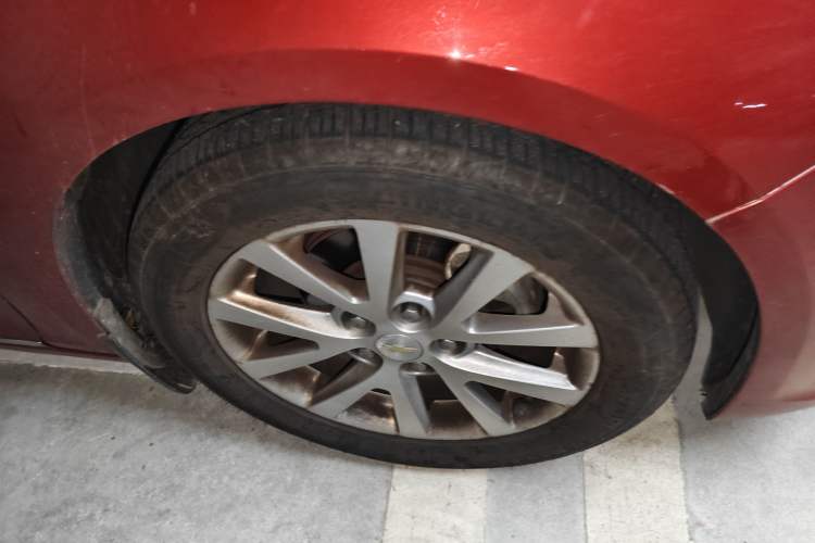 Used Chevrolet Malibu 2014 2.0L Automatic Luxury Edition Right Front Wheel Hub