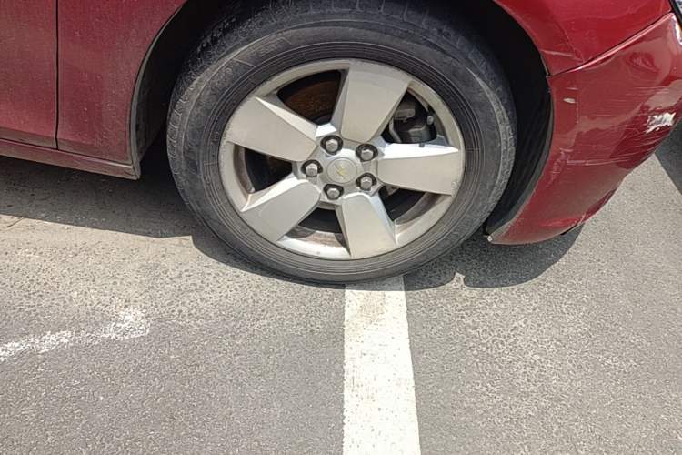 Used Chevrolet Malibu 2014 1.6T Automatic Comfort Edition Right Front Wheel Hub