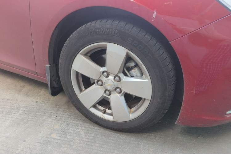 Used Chevrolet Malibu 2014 1.6T Automatic Comfort Edition Right Front Wheel Hub