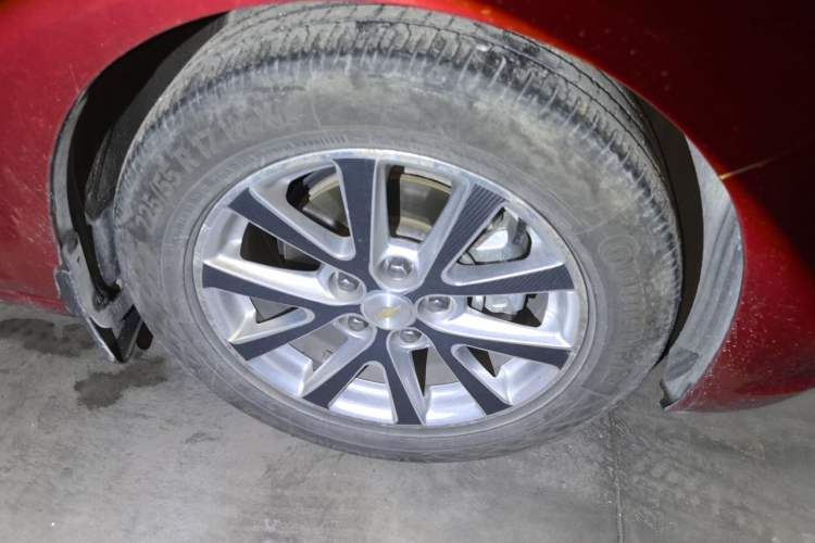 Used Chevrolet Malibu 2014 2.0L Automatic Luxury Edition Right Front Wheel Hub