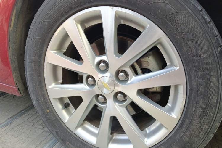 Used Chevrolet Malibu 2014 2.0L Automatic Luxury Edition Right Front Wheel Hub