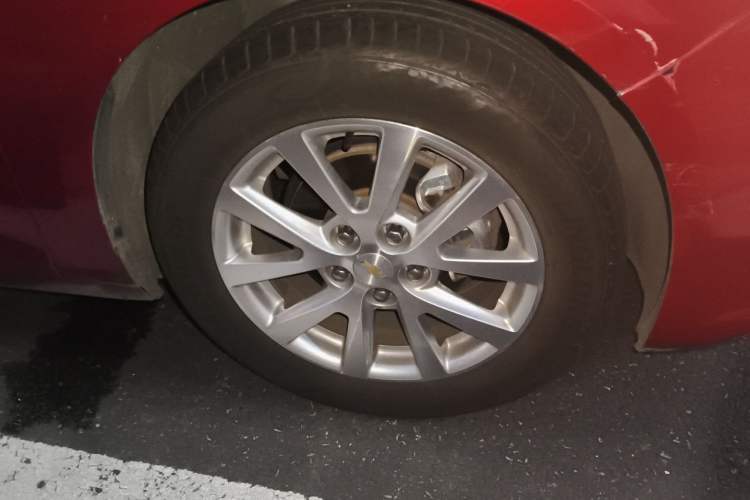 Used Chevrolet Malibu 2014 2.0L Automatic Luxury Edition Right Front Wheel Hub