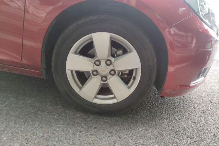 Used Chevrolet Malibu 2014 2.0L Automatic Comfort Edition Right Front Wheel Hub