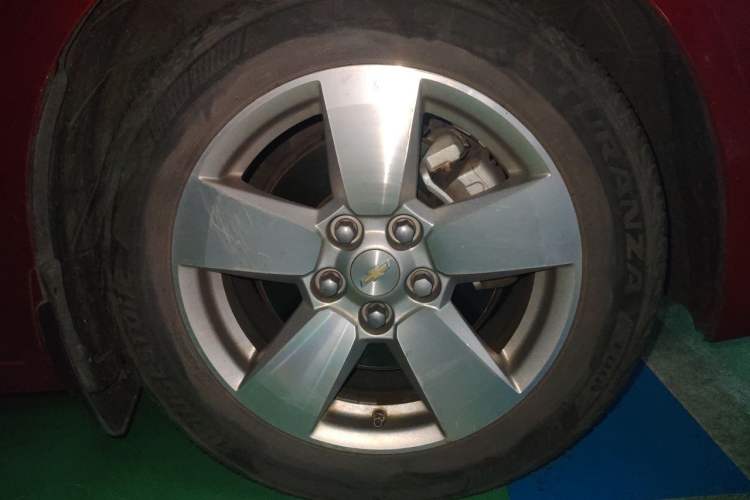 Used Chevrolet Malibu 2014 1.6T Automatic Comfort Edition Right Front Wheel Hub