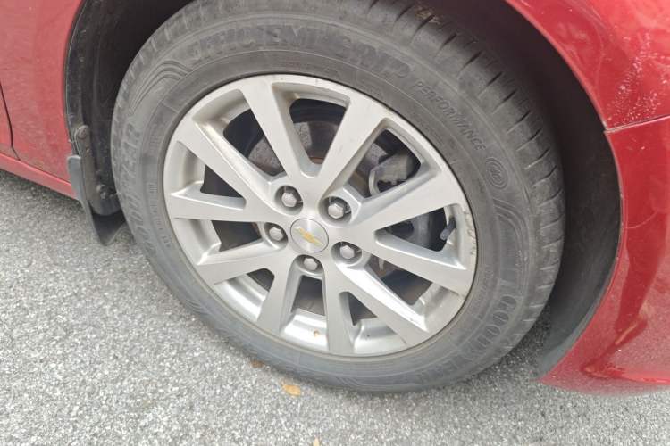 Used Chevrolet Malibu 2014 2.4L Automatic Luxury Edition Right Front Wheel Hub