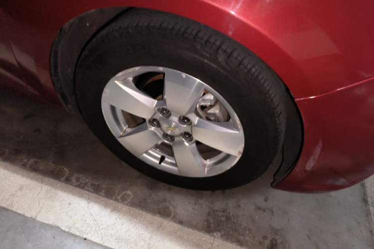 Used Chevrolet Malibu 2014 2.0L Automatic Comfort Edition Right Front Wheel Hub