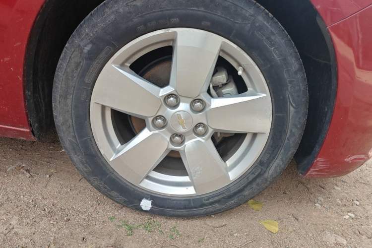 Used Chevrolet Malibu 2014 2.0L Automatic Comfort Edition Right Front Wheel Hub