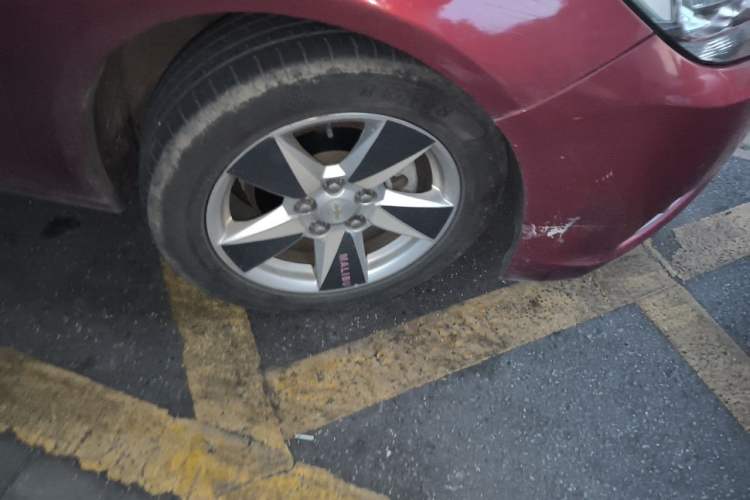 Used Chevrolet Malibu 2014 2.0L Automatic Comfort Edition Right Front Wheel Hub