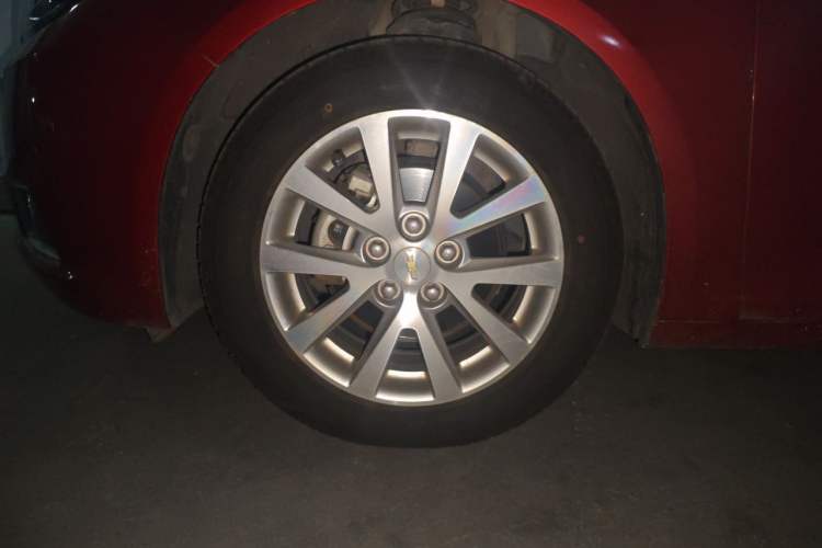 Used Chevrolet Malibu 2014 2.0L Automatic Luxury Edition Right Front Wheel Hub