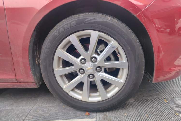 Used Chevrolet Malibu 2014 2.0L Automatic Luxury Edition Right Front Wheel Hub