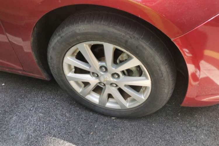 Used Chevrolet Malibu 2014 2.0L Automatic Luxury Edition Right Front Wheel Hub