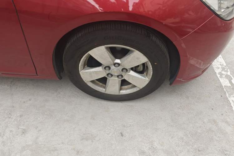 Used Chevrolet Malibu 2014 1.6T Automatic Comfort Edition Right Front Wheel Hub
