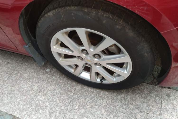 Used Chevrolet Malibu 2014 2.0L Automatic Luxury Edition Right Front Wheel Hub