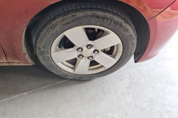 Used Chevrolet Malibu 2014 2.0L Automatic Comfort Edition Right Front Wheel Hub