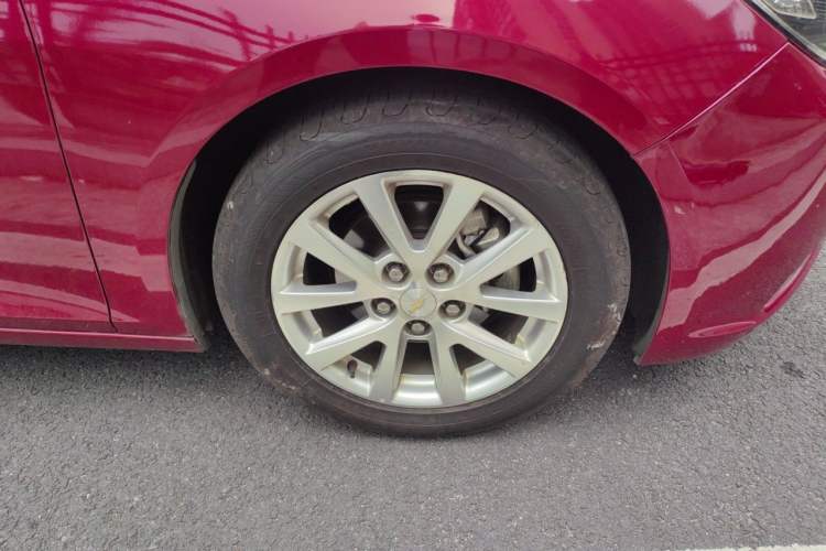 Used Chevrolet Malibu 2014 2.0L Automatic Luxury Edition Right Front Wheel Hub