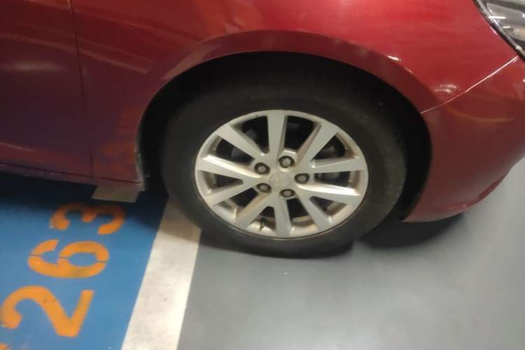 Used Chevrolet Malibu 2014 2.0L Automatic Luxury Edition Right Front Wheel Hub