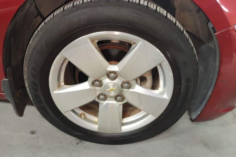 Used Chevrolet Malibu 2014 2.0L Automatic Comfort Edition Right Front Wheel Hub