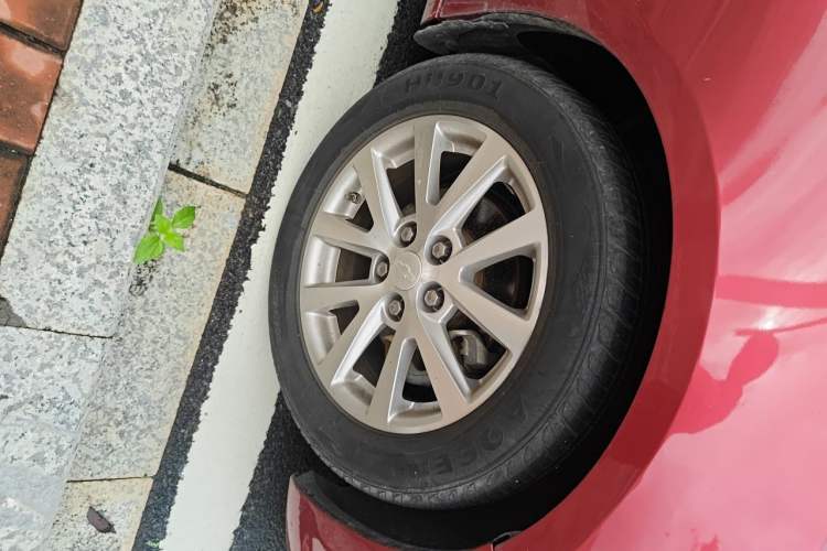 Used Chevrolet Malibu 2014 2.0L Automatic Luxury Edition Right Front Wheel Hub