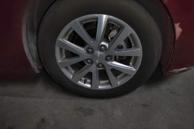 Used Chevrolet Malibu 2014 2.4L Automatic Luxury Edition Right Front Wheel Hub